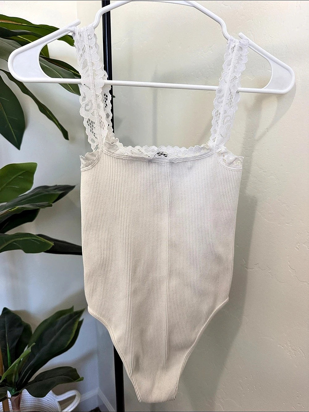 Zara Lace Trim Ribbed Bodysuit in White Like New - Picture 2 of 4